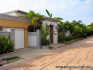 Entr�e s�curis� de la villa.